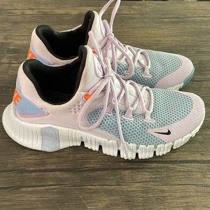 Nike Free Metcon 4 (Women’s size 9) Pre owned